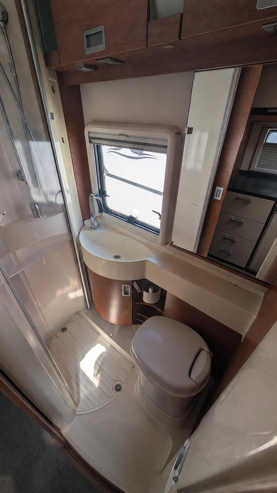 ������ Knaus 700 LEG S-Liner | Mobile.bg � ����������� 9