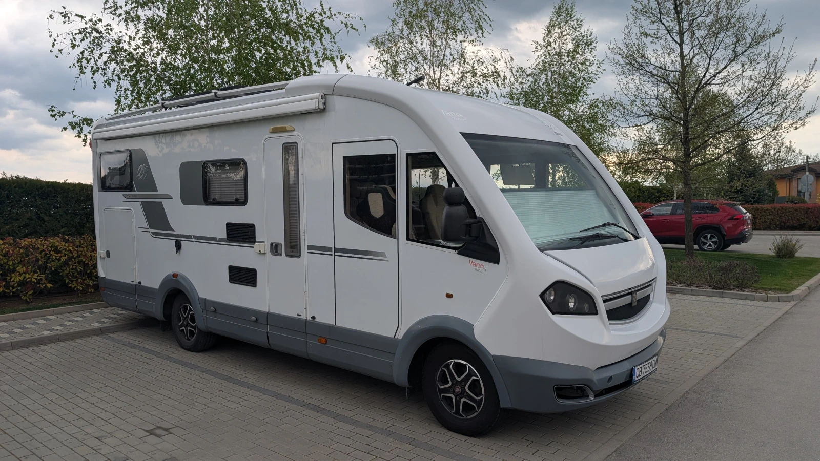 Кемпер Knaus 700 LEG