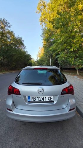 Opel Astra J Sports Tourer 2011 | Auto.bg — изображение 2