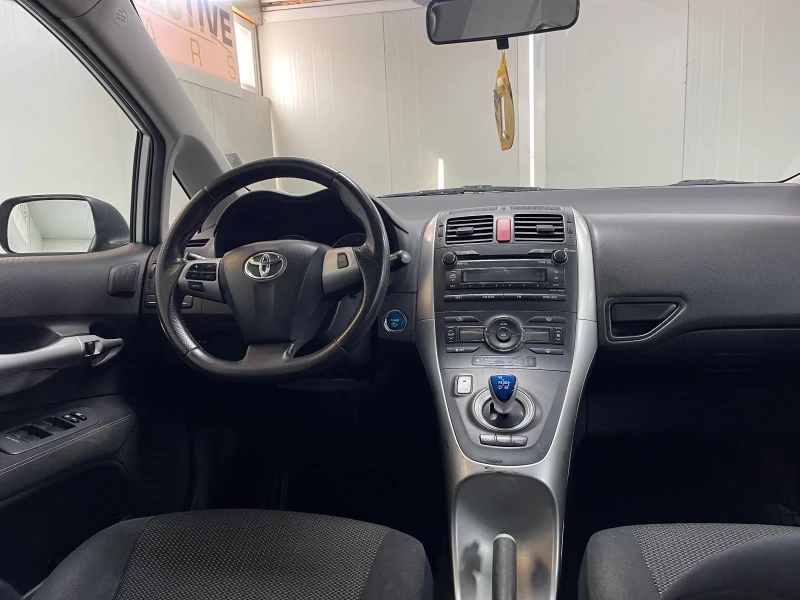 Toyota Auris 1.8 Hybrid LPG, снимка 13 - Автомобили и джипове - 47802237