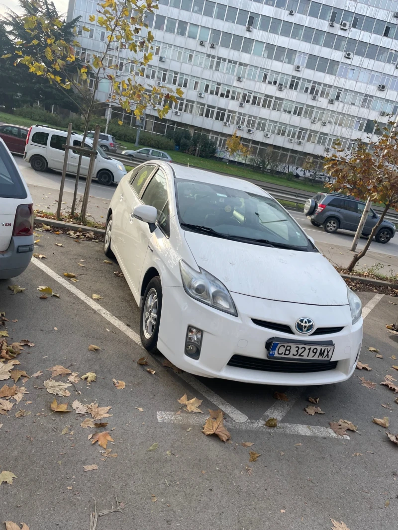 Toyota Prius Хечбек, снимка 15 - Автомобили и джипове - 48147777