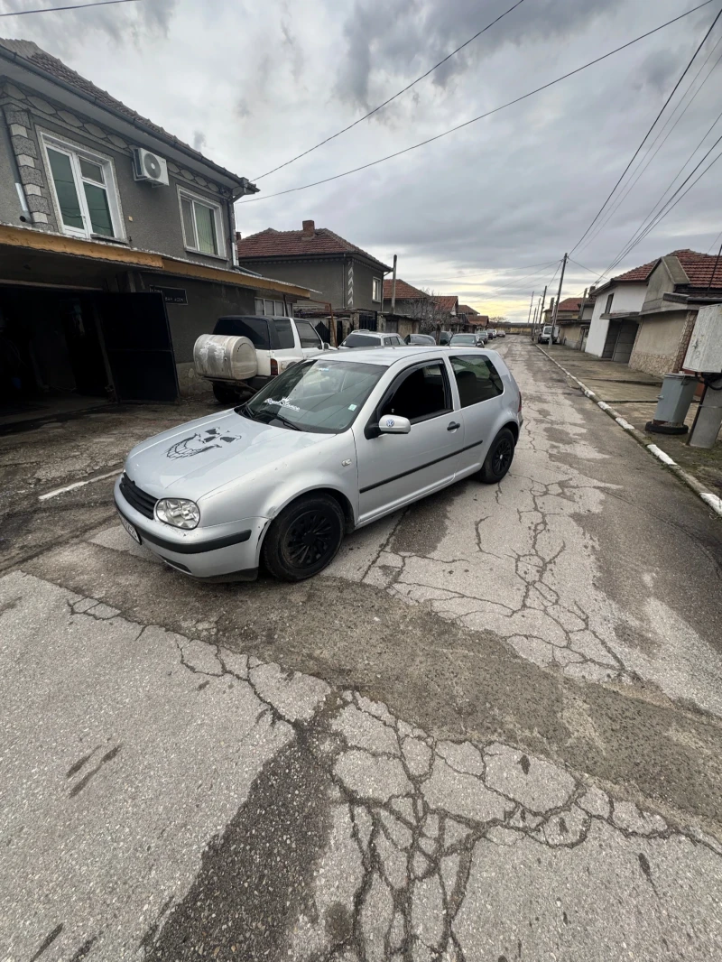 VW Golf, снимка 1 - Автомобили и джипове - 48480026