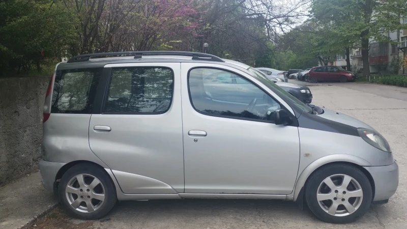 Toyota Yaris verso, снимка 3 - Автомобили и джипове - 52693394