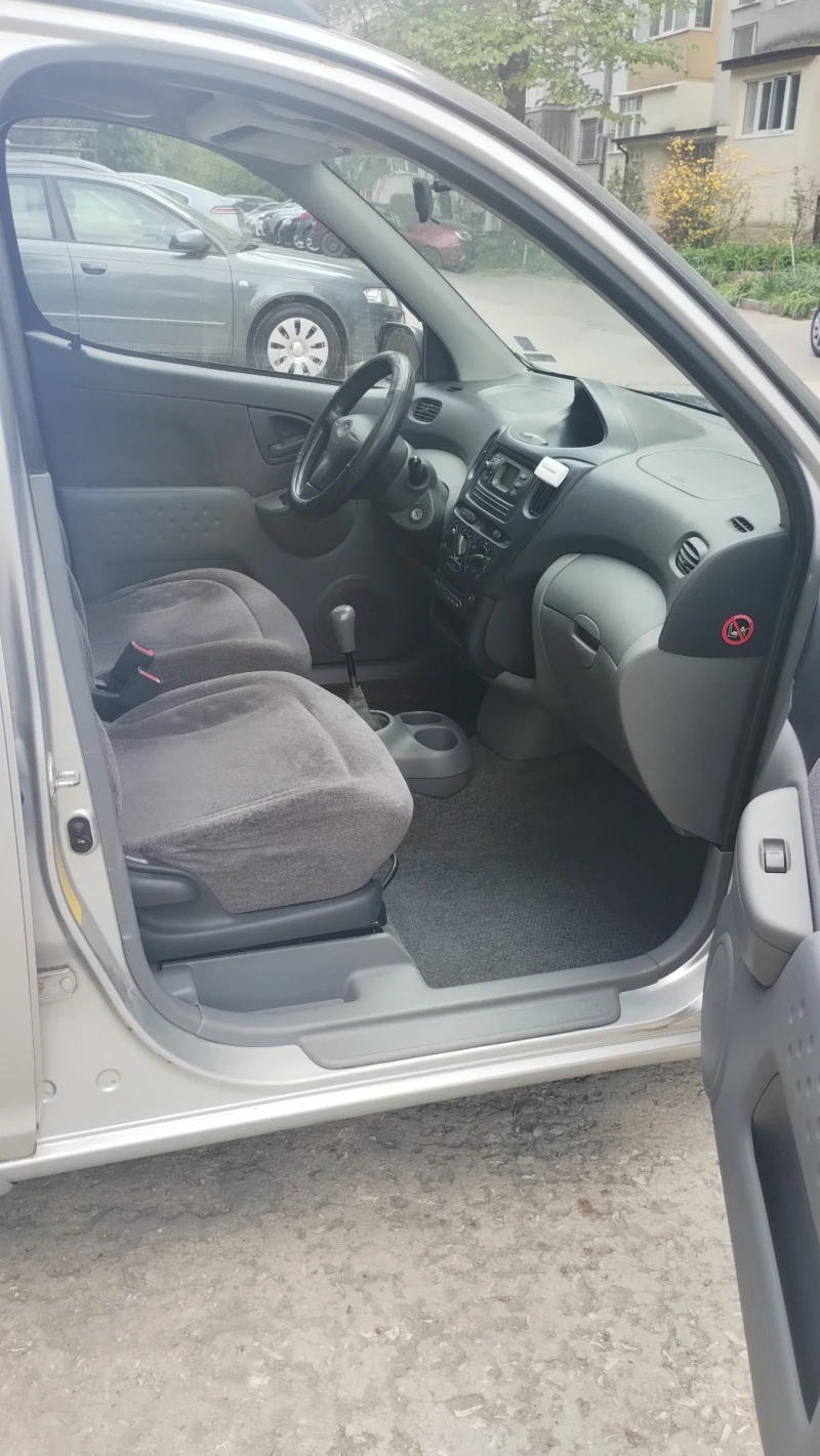 Toyota Yaris verso, снимка 8 - Автомобили и джипове - 52693394