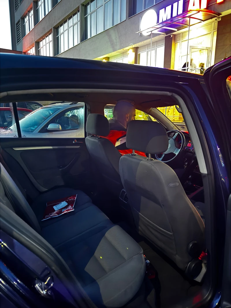 VW Golf 2.0, снимка 4 - Автомобили и джипове - 52854444