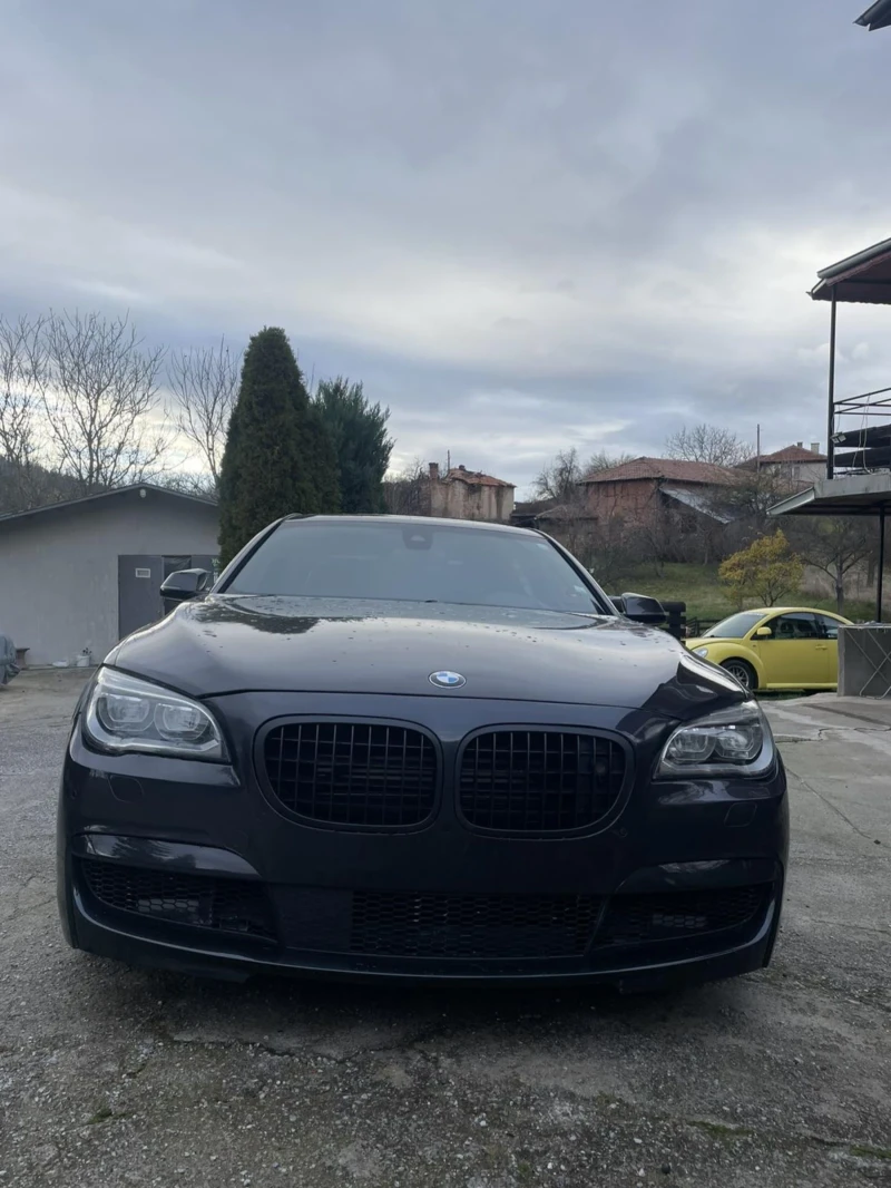 BMW 750 Седан