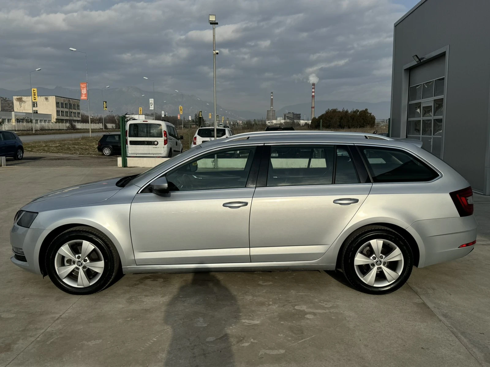 Skoda Octavia 2.0tdi* 150ps* DSG* PART* DISTRONIC* CARPLAY*  - изображение 2