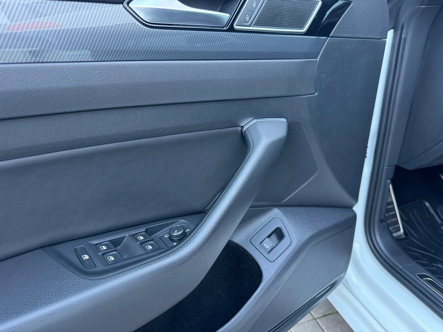 VW Arteon R-Line 2.0 TSI OPF DSG - изображение 6