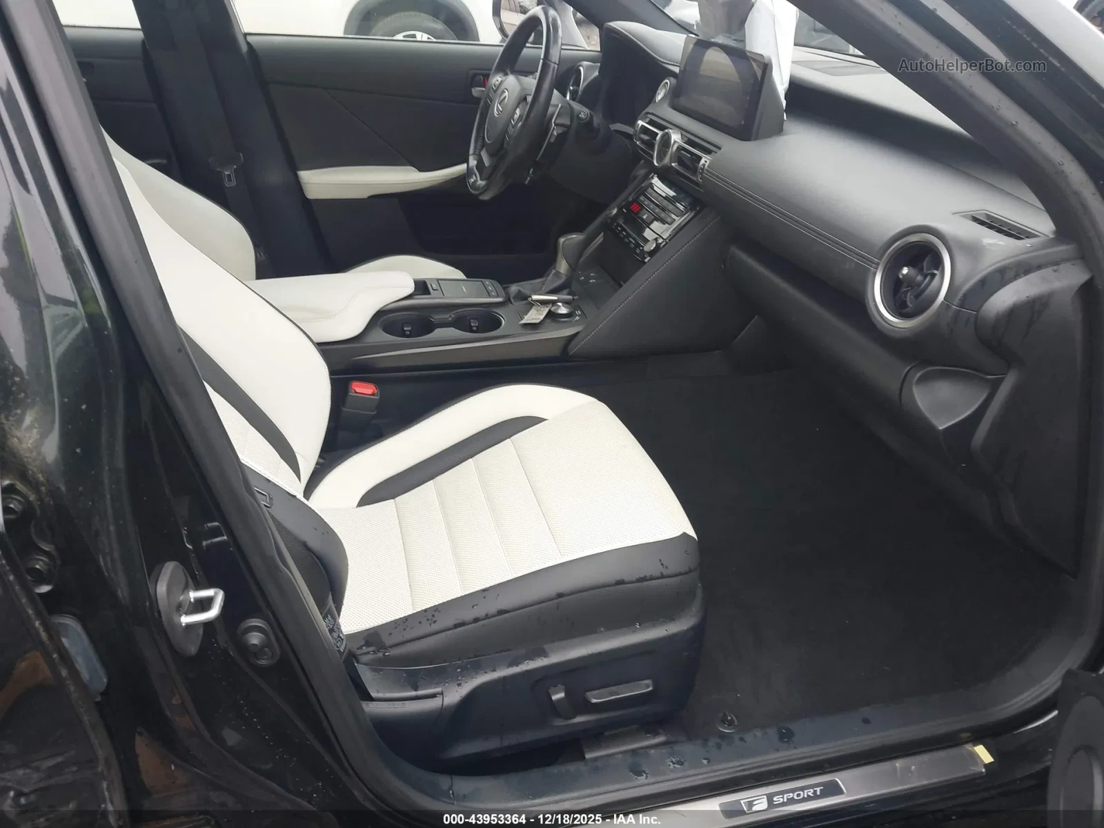 Lexus IS 350 F SPORT - изображение 10