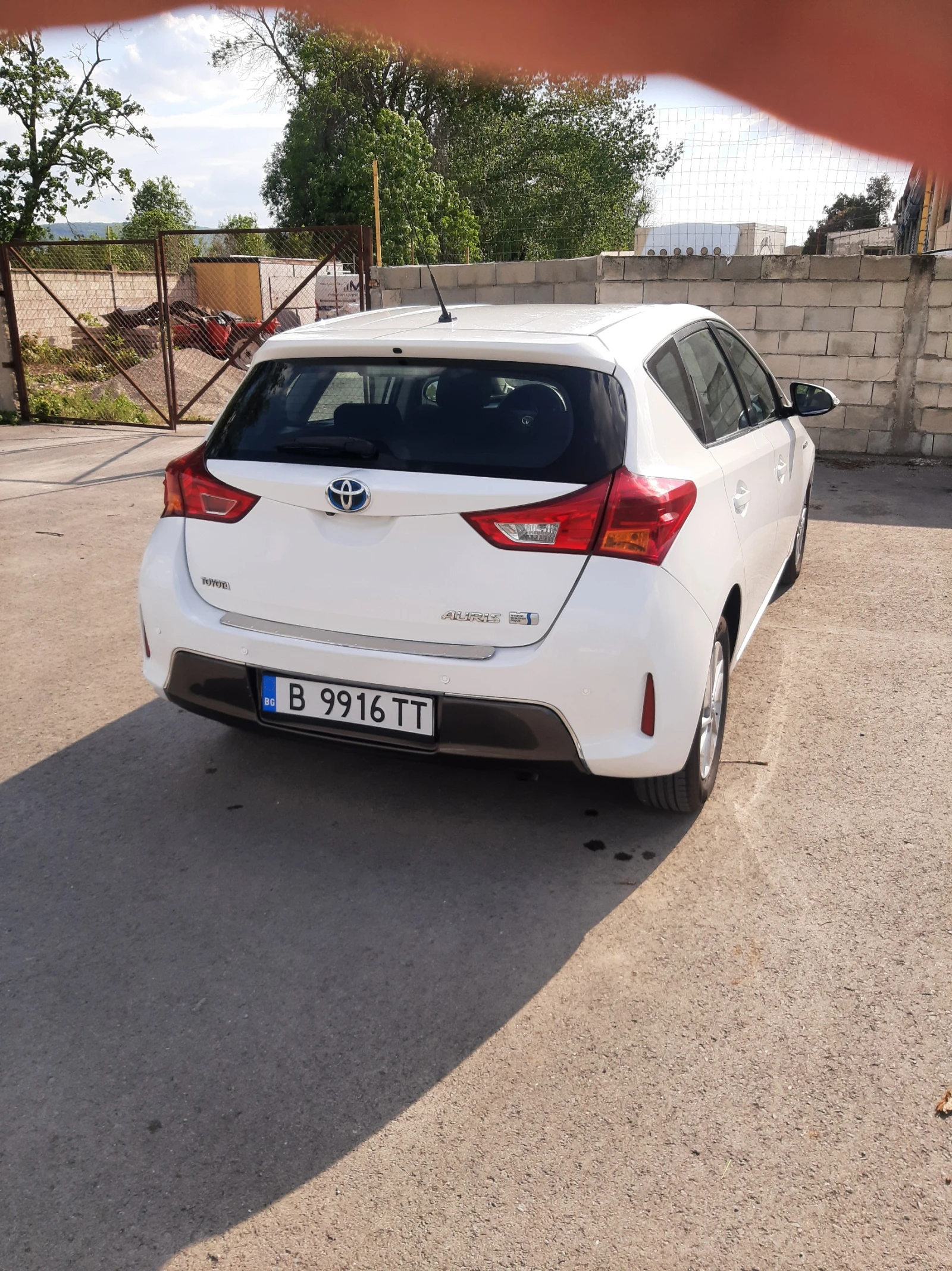 Toyota Auris  1.8 HIBRID - изображение 2