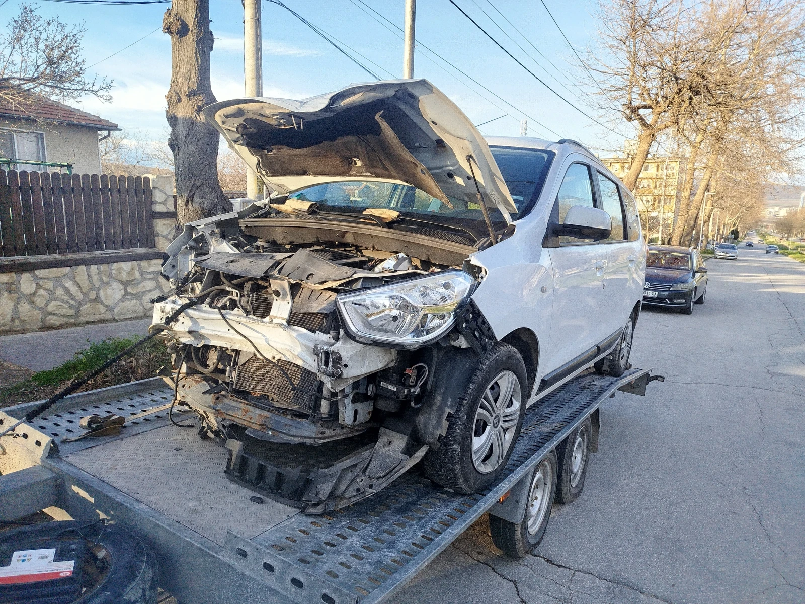 Dacia Lodgy 1.6бенз газ, снимка 4 - Автомобили и джипове - 54048368