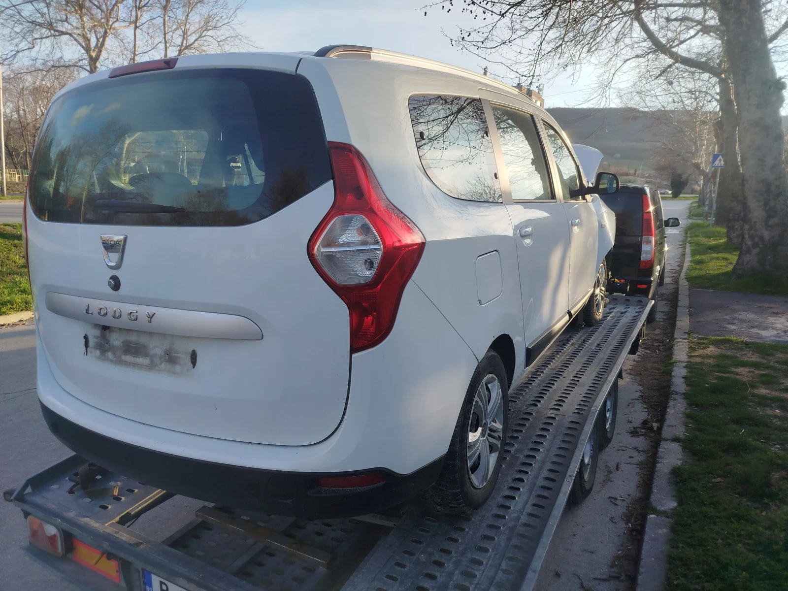 Dacia Lodgy 1.6бенз газ, снимка 2 - Автомобили и джипове - 54048368