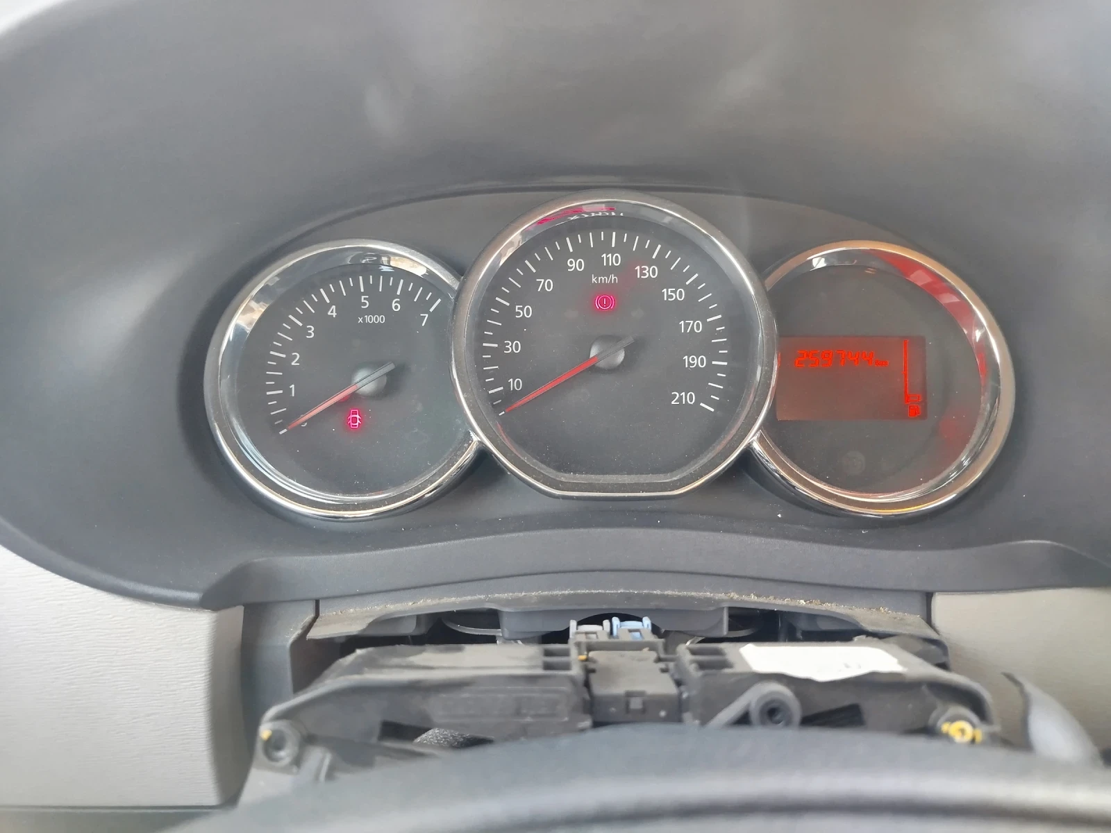 Dacia Lodgy 1.6бенз газ, снимка 5 - Автомобили и джипове - 54048368