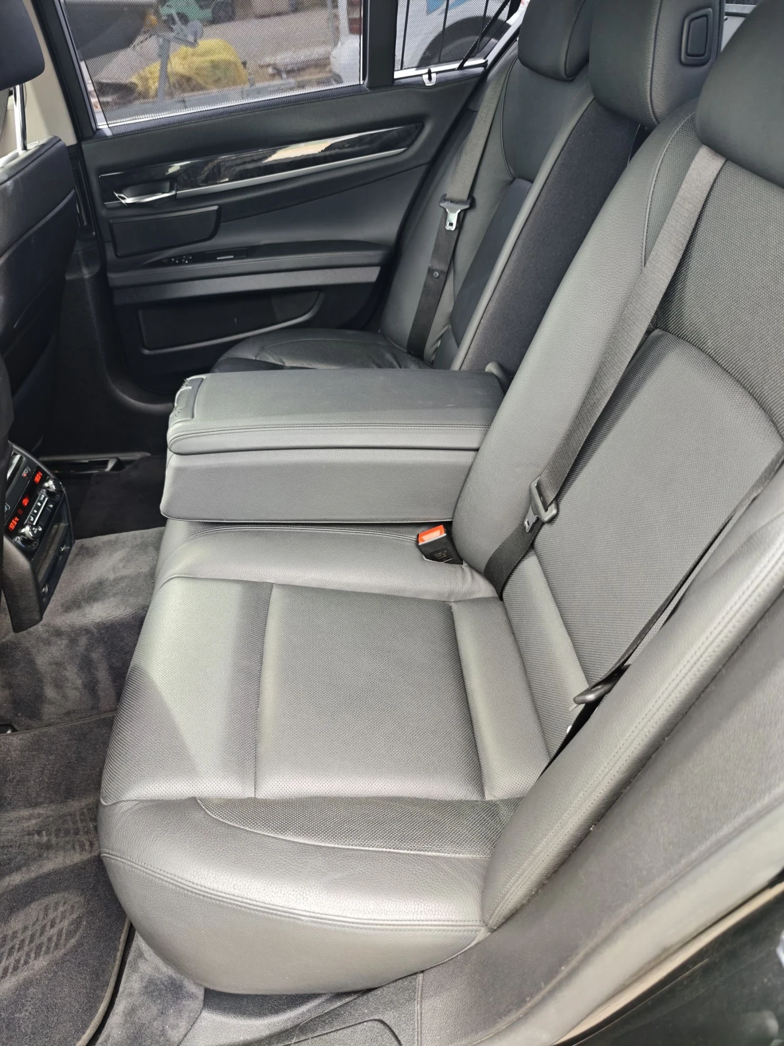 BMW 750 TOP FULL, снимка 10 - Автомобили и джипове - 55212004