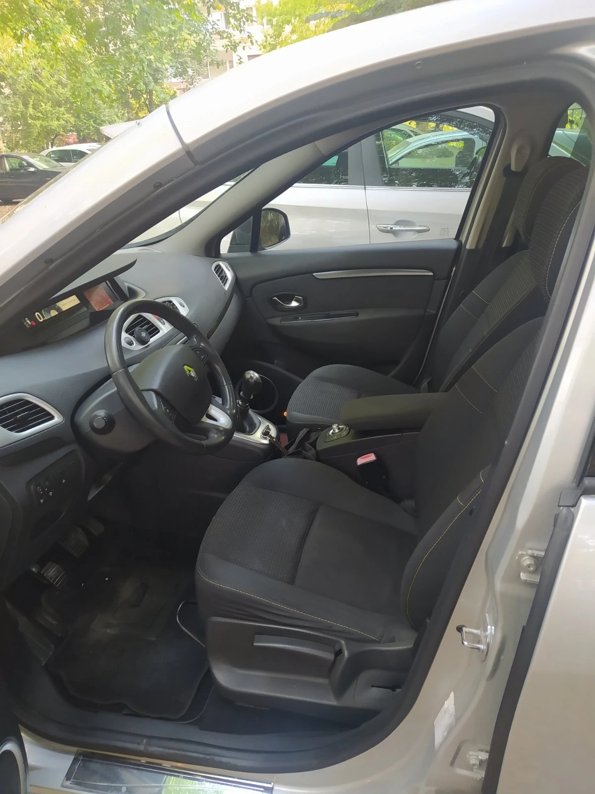 Renault Scenic 1.9dci, снимка 5 - Автомобили и джипове - 55246691