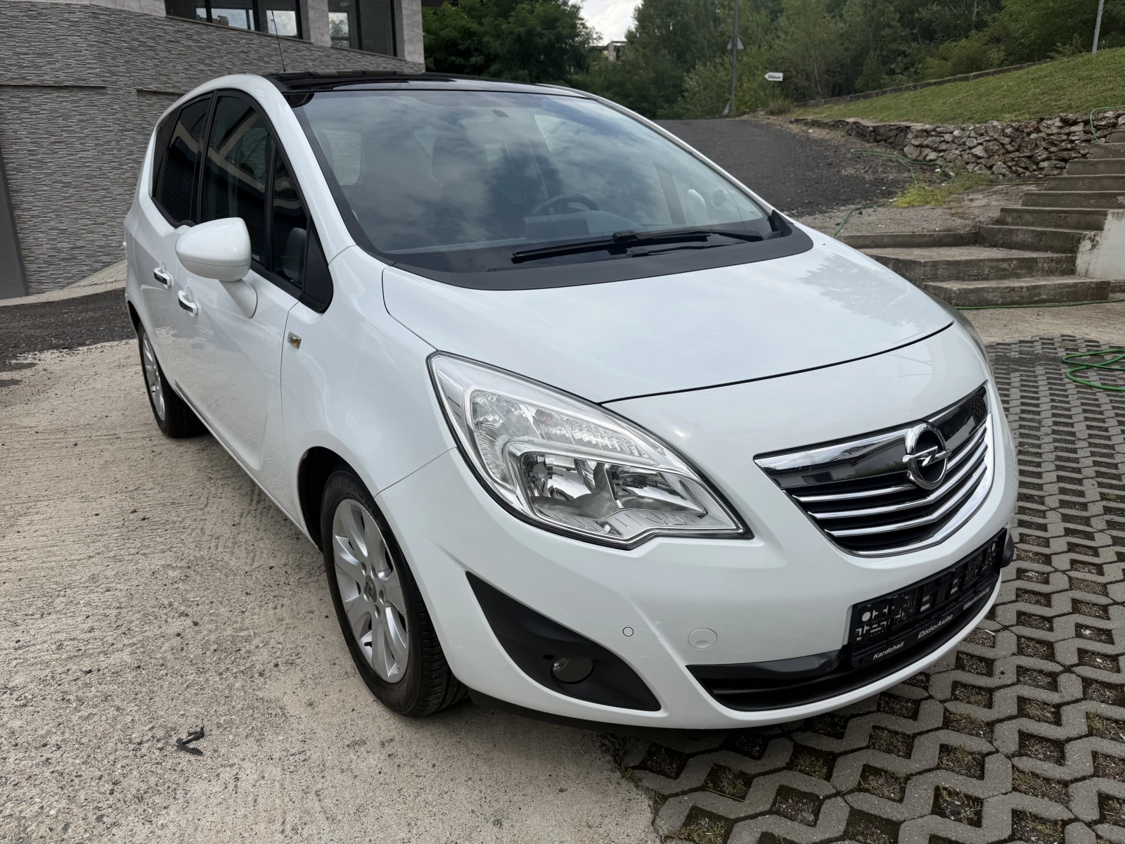 Opel Meriva 1.4i 16V Cosmo.Нави.Панорама., снимка 2 - Автомобили и джипове - 55407209