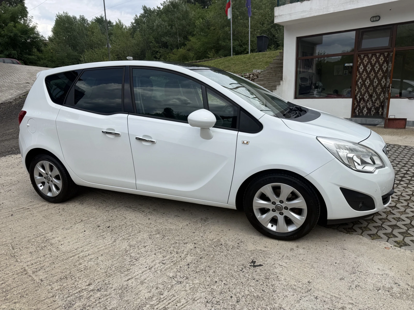 Opel Meriva 1.4i 16V Cosmo.Нави.Панорама., снимка 3 - Автомобили и джипове - 55407209
