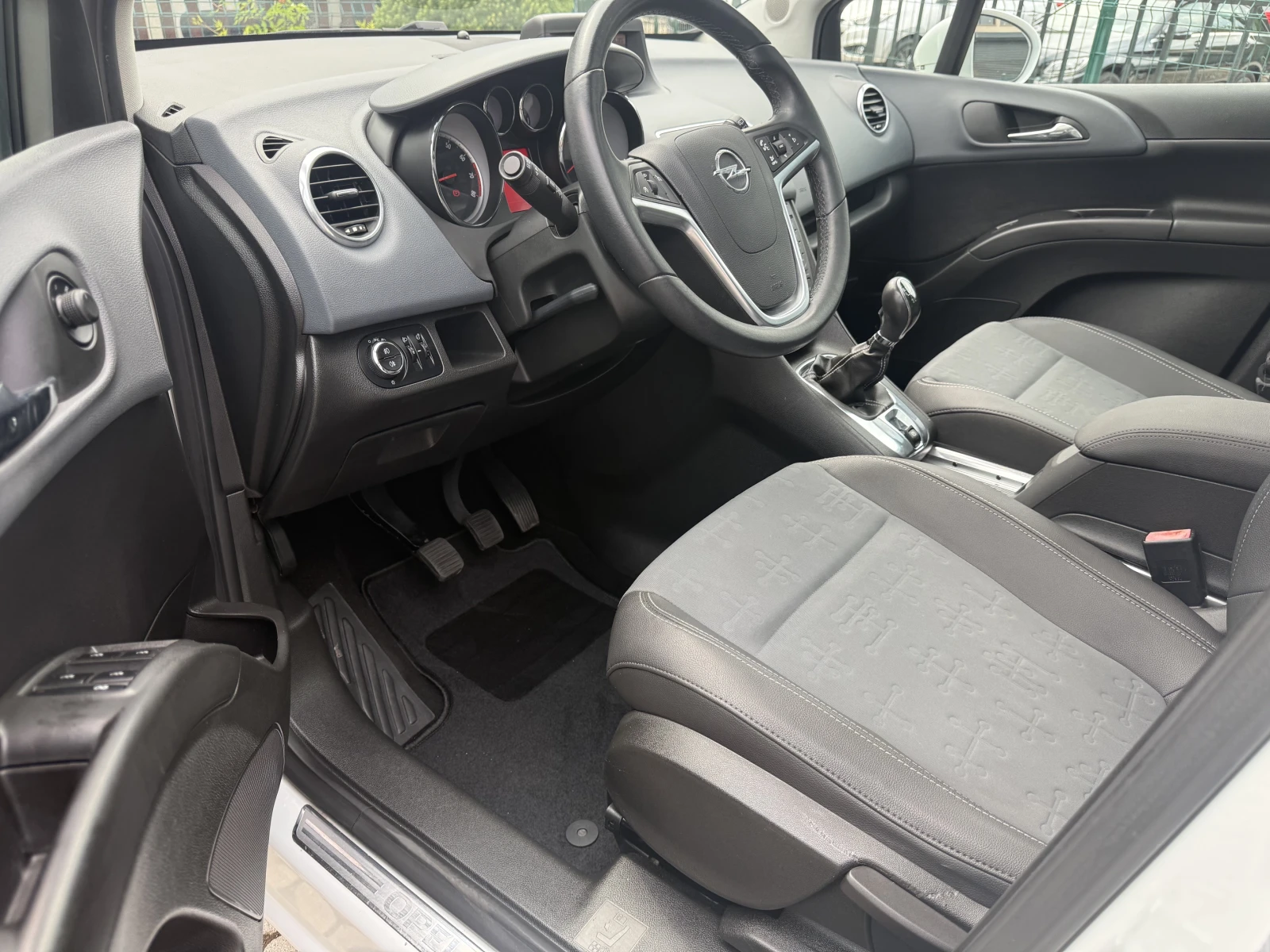 Opel Meriva 1.4i 16V Cosmo.Нави.Панорама., снимка 8 - Автомобили и джипове - 55407209