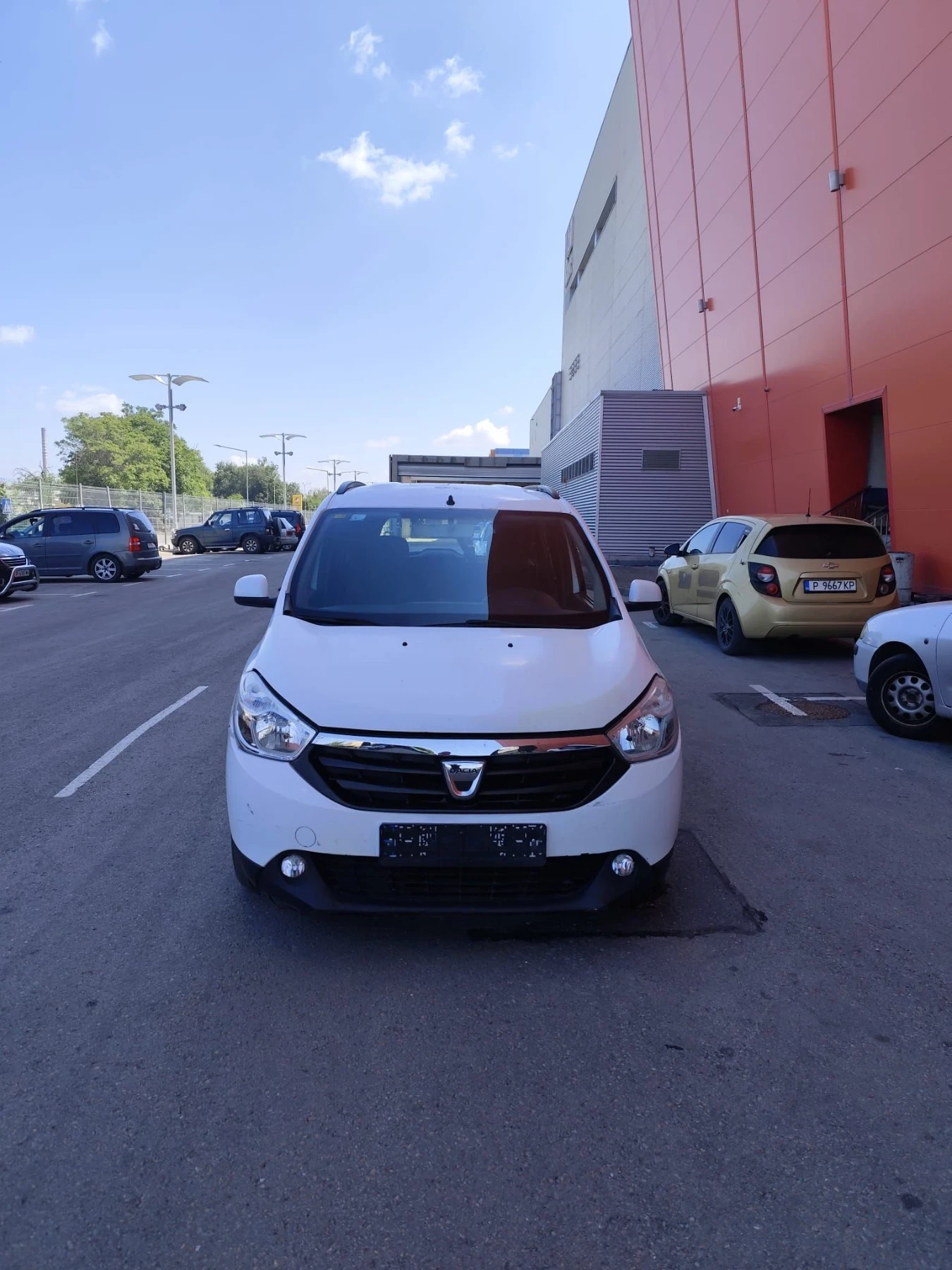 Dacia Lodgy 1.6i, Газ, снимка 6 - Автомобили и джипове - 56037753