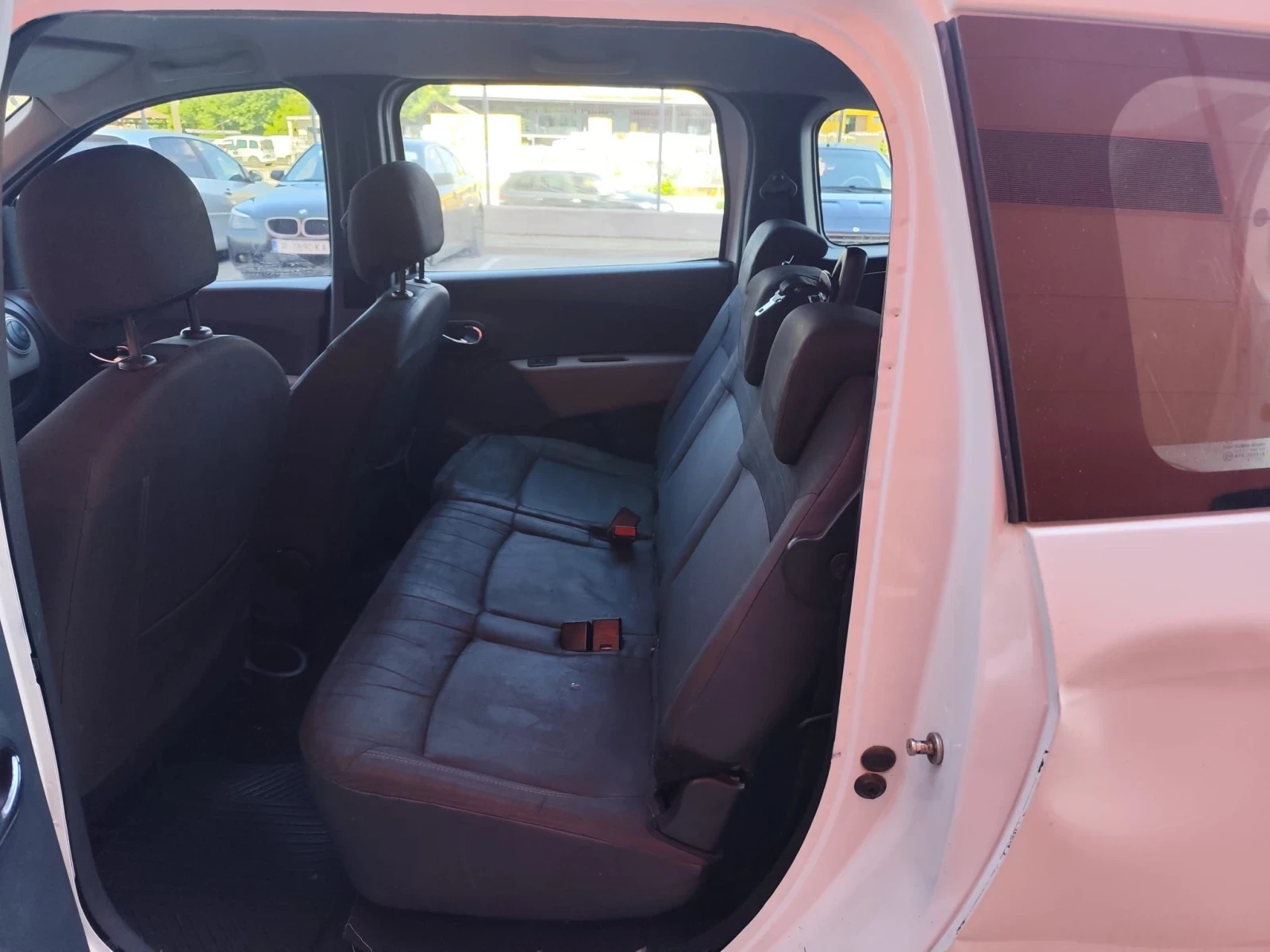 Dacia Lodgy 1.6i, Газ, снимка 12 - Автомобили и джипове - 56037753