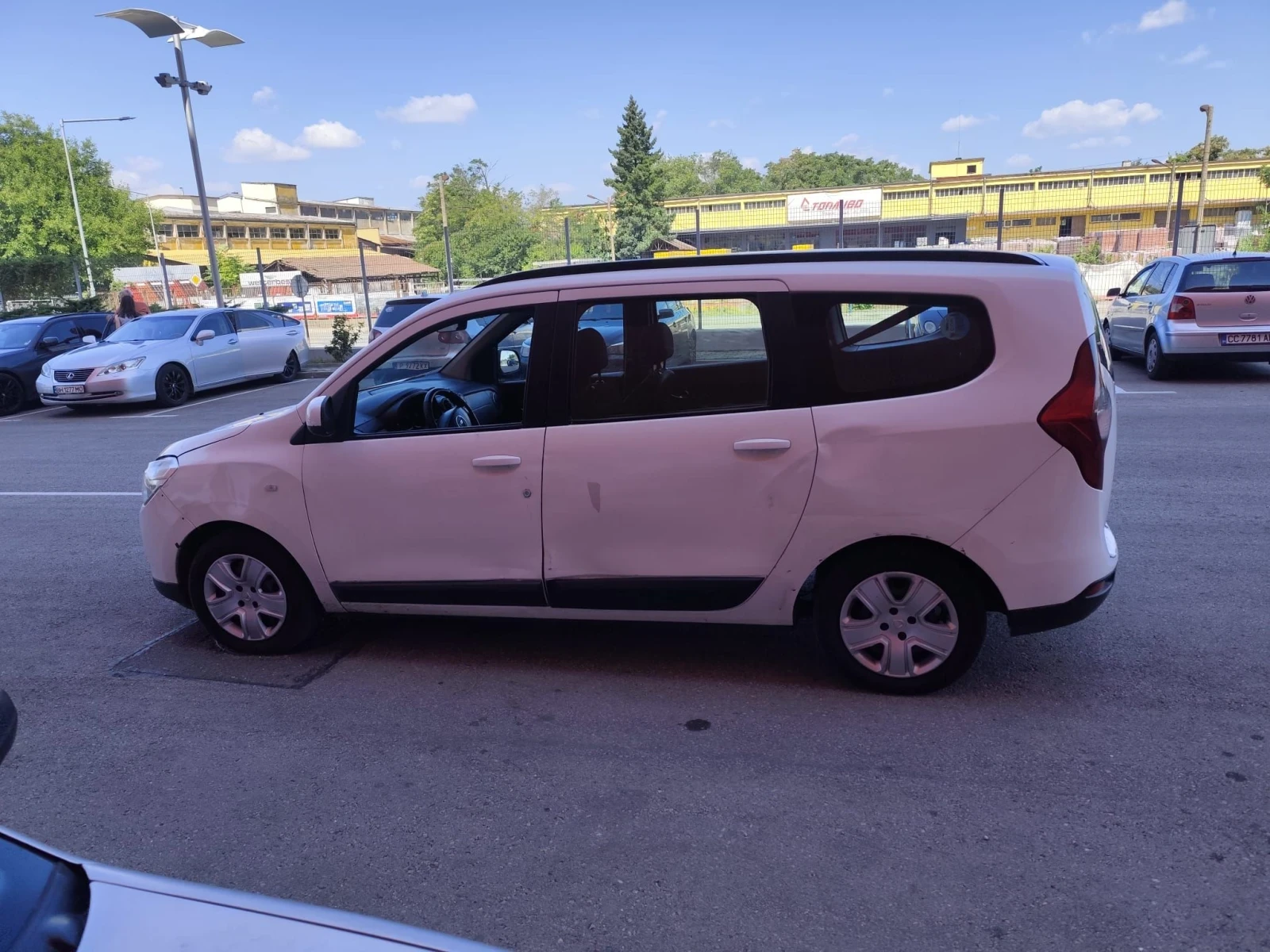 Dacia Lodgy 1.6i, Газ, снимка 2 - Автомобили и джипове - 56037753