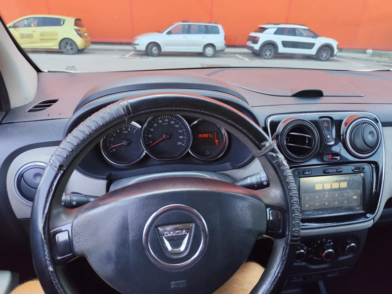 Dacia Lodgy 1.6i, Газ, снимка 8 - Автомобили и джипове - 56037753