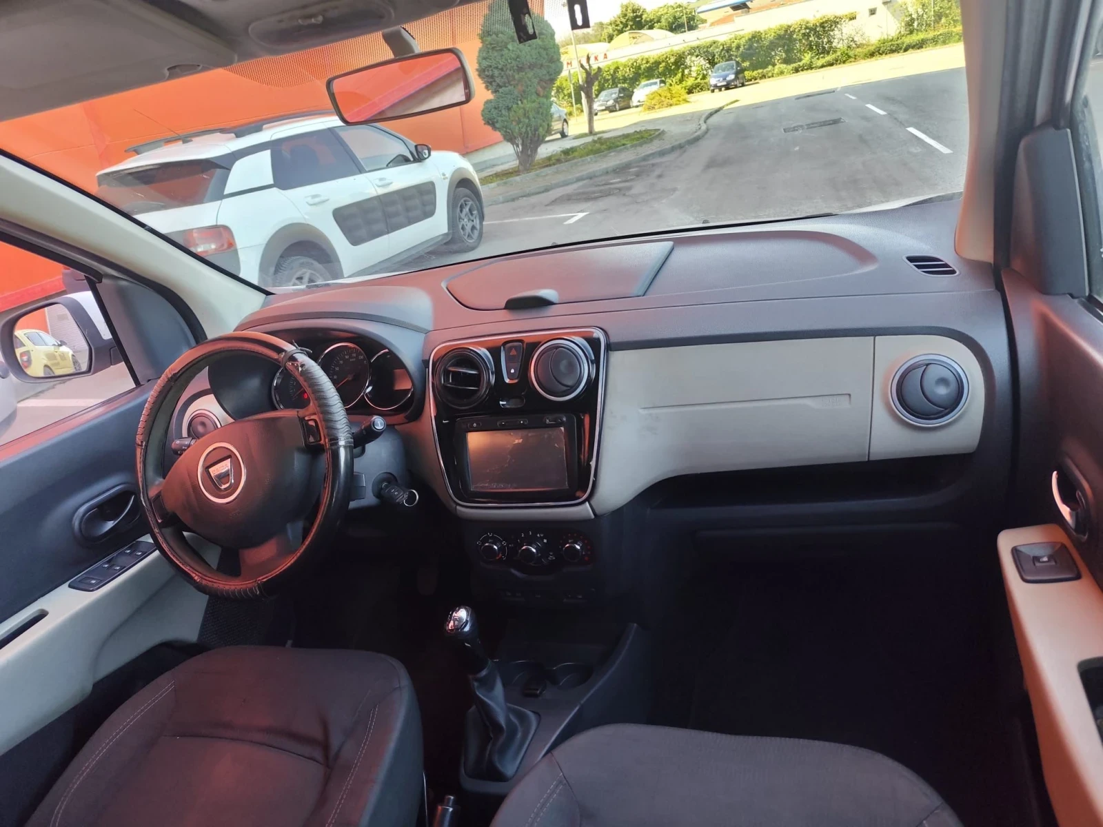 Dacia Lodgy 1.6i, Газ, снимка 7 - Автомобили и джипове - 56037753