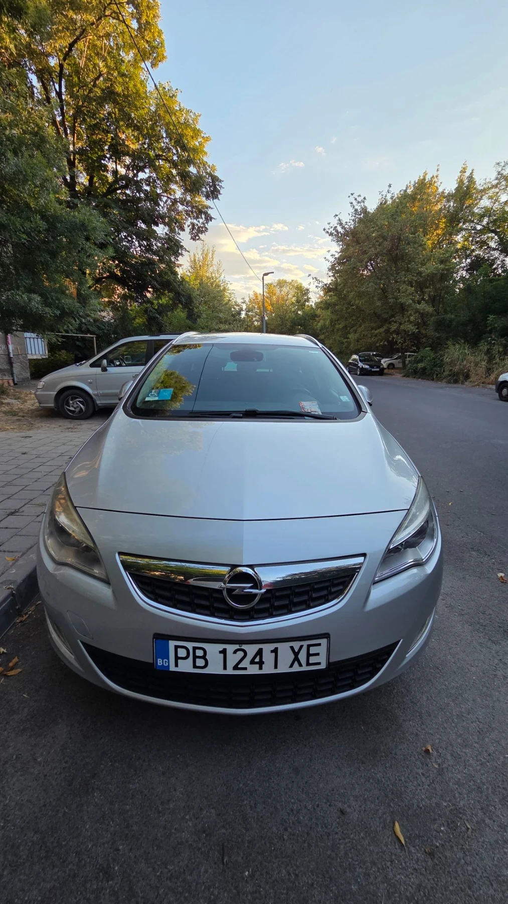 Opel Astra J Sports Tourer 2011