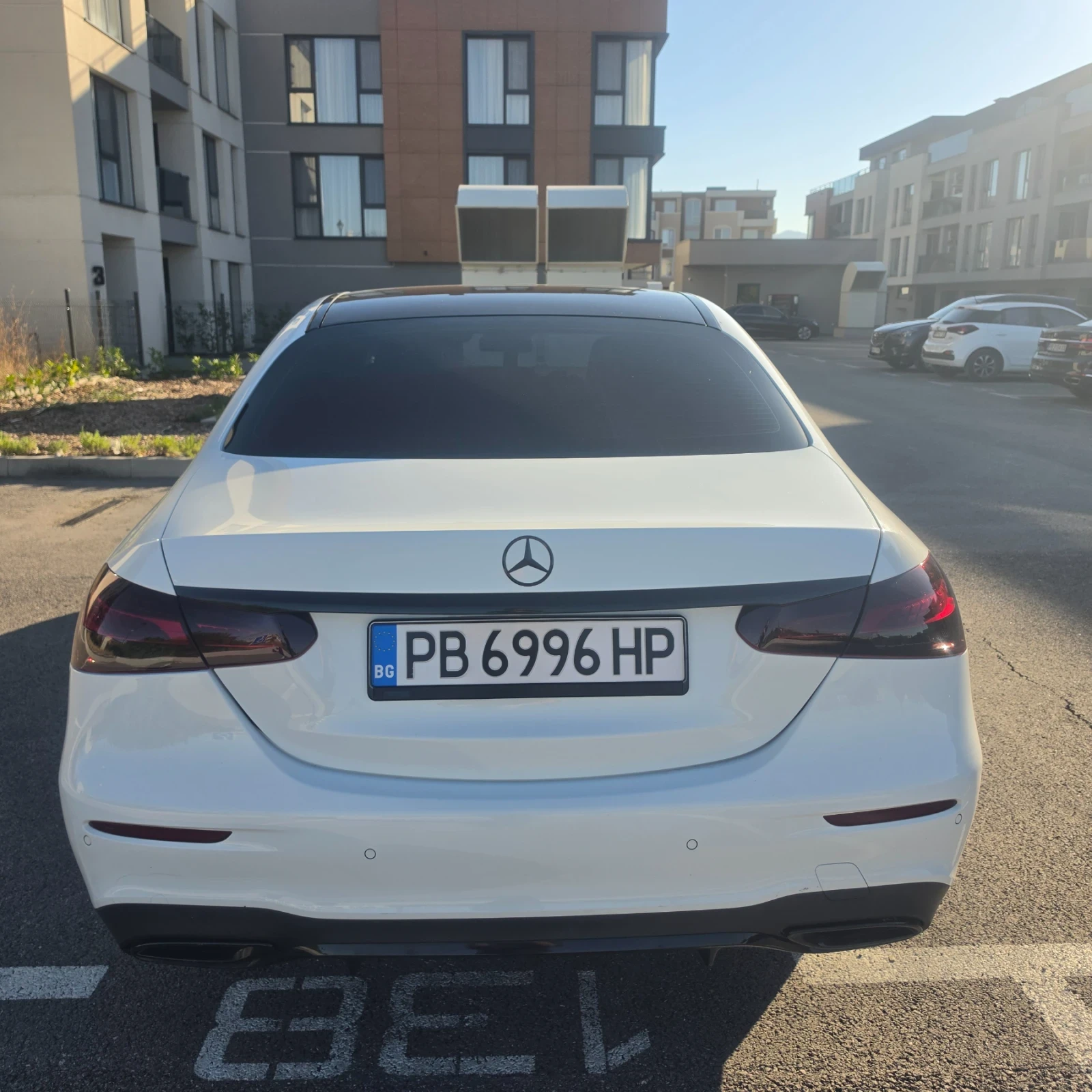 Mercedes-Benz E 220 AMG, снимка 3 - Автомобили и джипове - 56404613