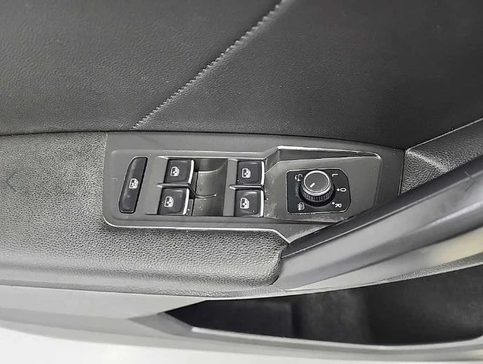 VW Tiguan, снимка 17 - Автомобили и джипове - 56689687