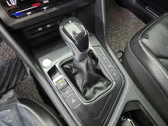 VW Tiguan, снимка 8 - Автомобили и джипове - 56689687