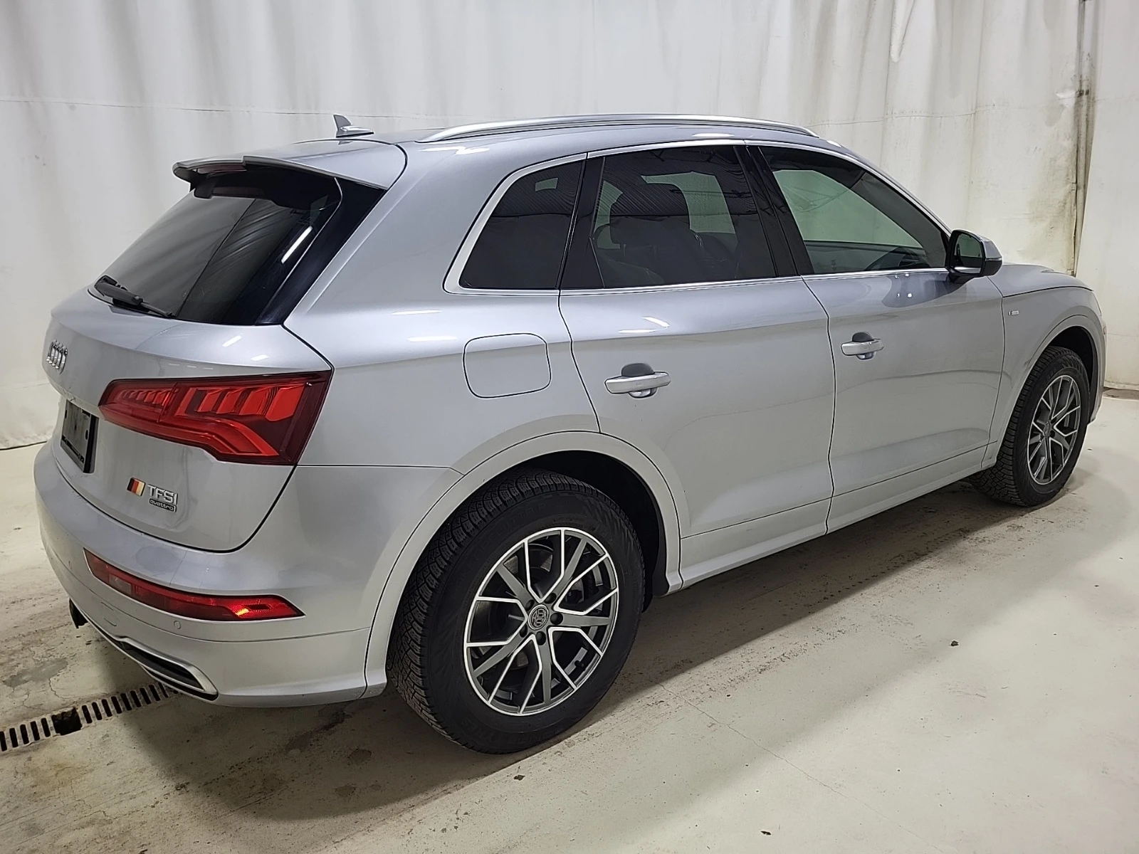 Audi Q5 Technik* ЦЕНА ДО БЪЛГАРИЯ * (CARFAX)* АВТО КРЕДИТ* - изображение 5