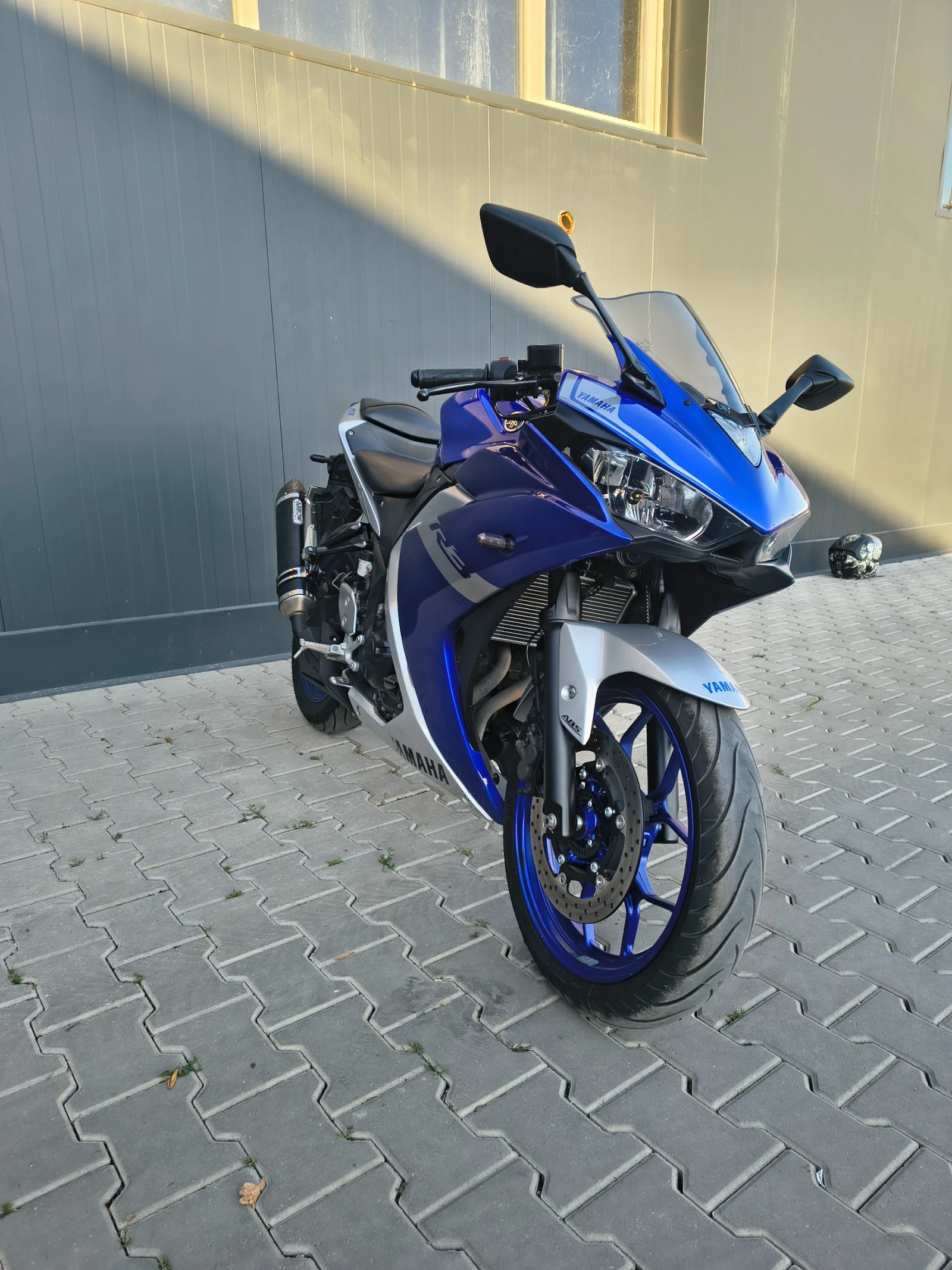 Yamaha R 3