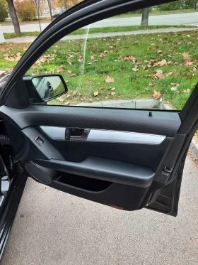 Mercedes-Benz C 220, снимка 9