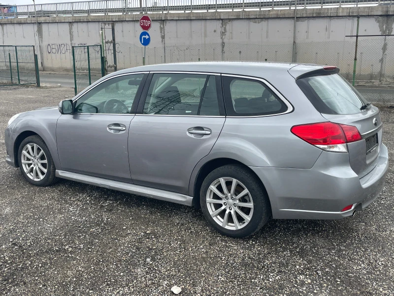 Subaru Legacy 2.5i Lineartronic 4x4 Xenon Швейцария , снимка 8 - Автомобили и джипове - 48024324