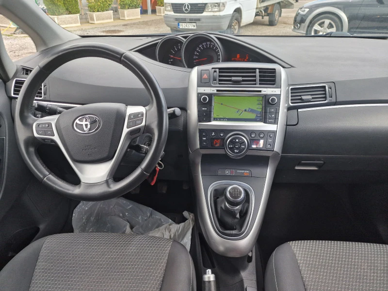 Toyota Verso 1.6 D4D 7 Места НАВИ КАМЕРА, снимка 13 - Автомобили и джипове - 44777755