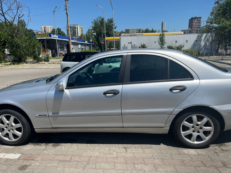 Mercedes-Benz C 200, снимка 3 - Автомобили и джипове - 47630274