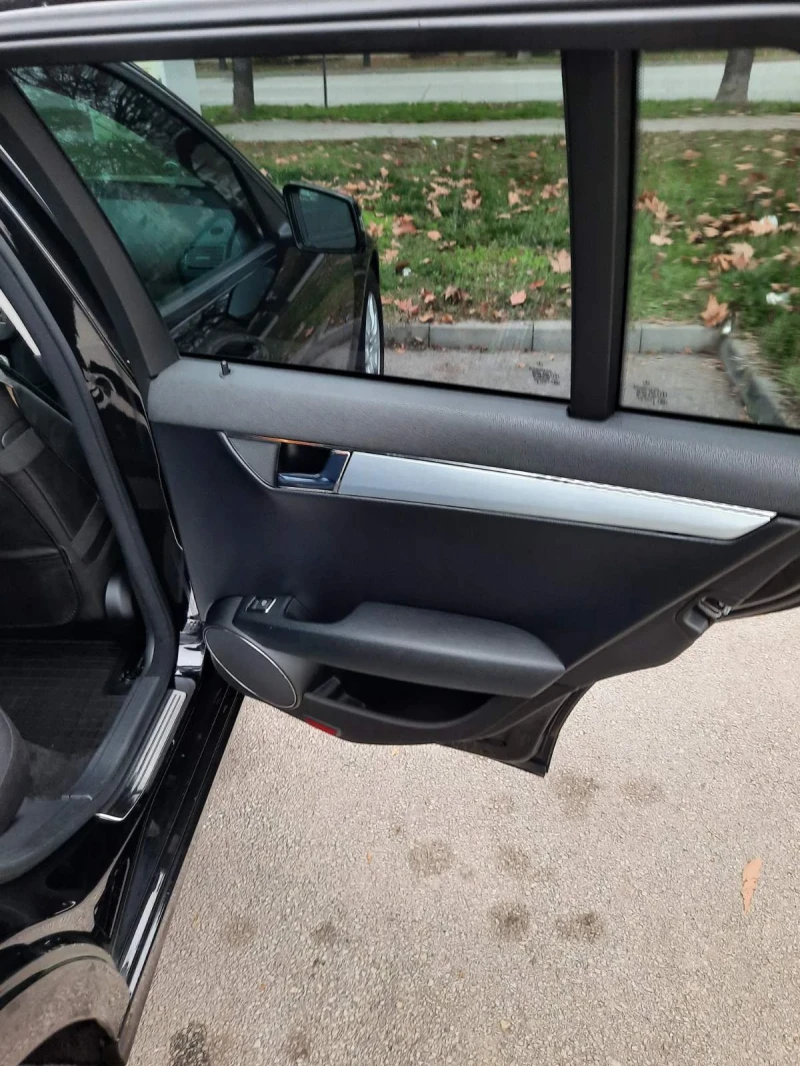 Mercedes-Benz C 220, снимка 7 - Автомобили и джипове - 52458792
