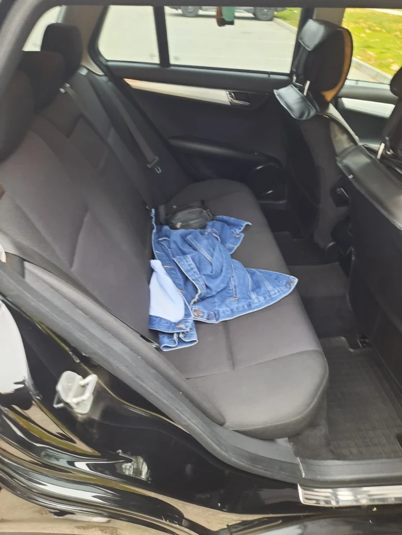 Mercedes-Benz C 220, снимка 6 - Автомобили и джипове - 52458792