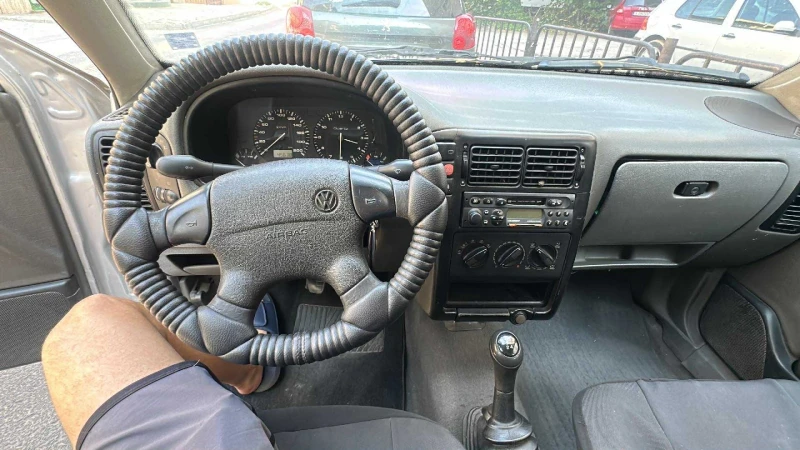 VW Caddy, снимка 5 - Автомобили и джипове - 52999346