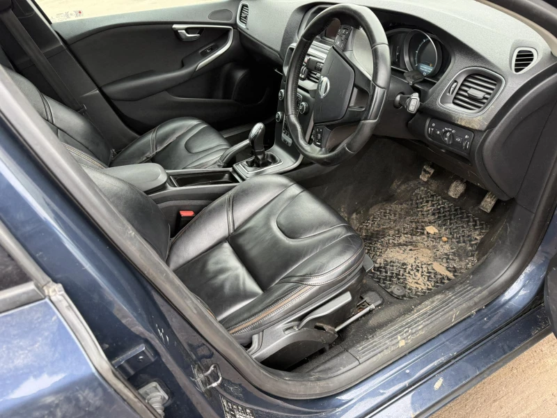 Volvo V40 1.6d, снимка 9 - Автомобили и джипове - 53462159