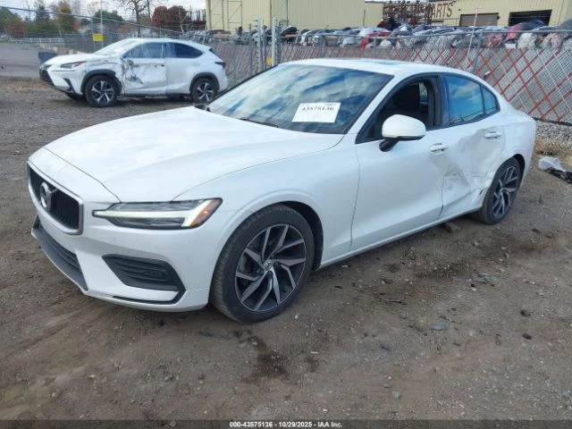 Volvo S60 T5 MOMENTUM - изображение 2