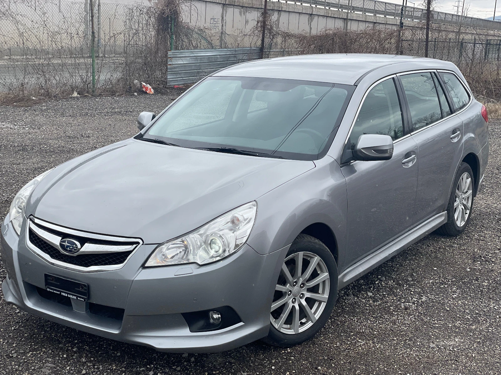 Subaru Legacy 2.5i Lineartronic 4x4 Xenon Швейцария  - изображение 2