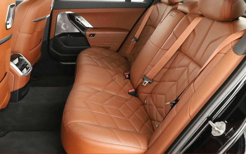 BMW 740 M-Sport xDrive - изображение 7