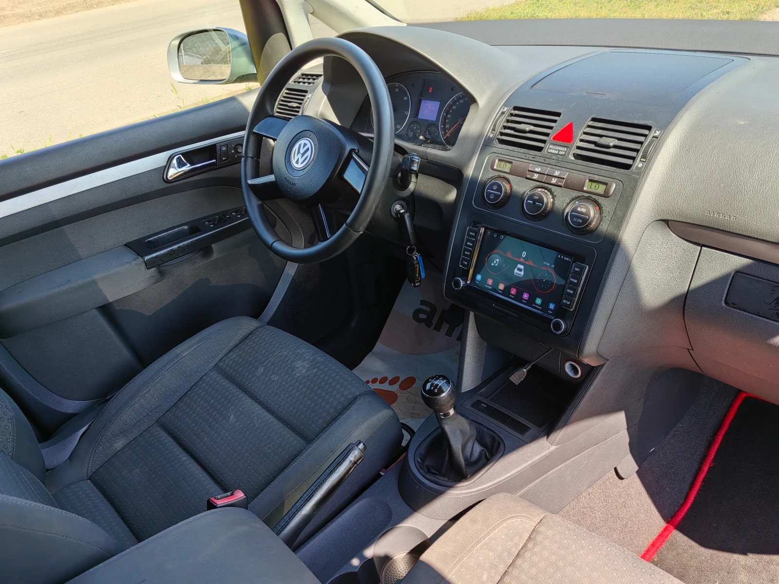 VW Touran 1.9 tdi  Navi, снимка 9 - Автомобили и джипове - 53168304