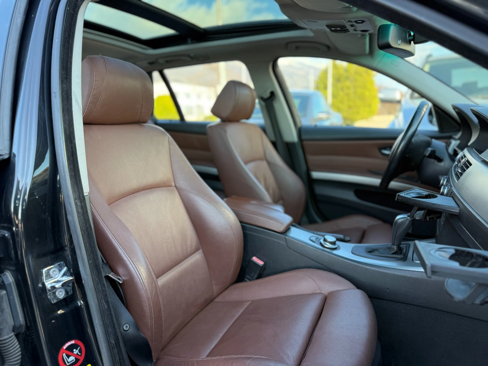 BMW 335 M Pack/Panorama, снимка 15 - Автомобили и джипове - 53782042