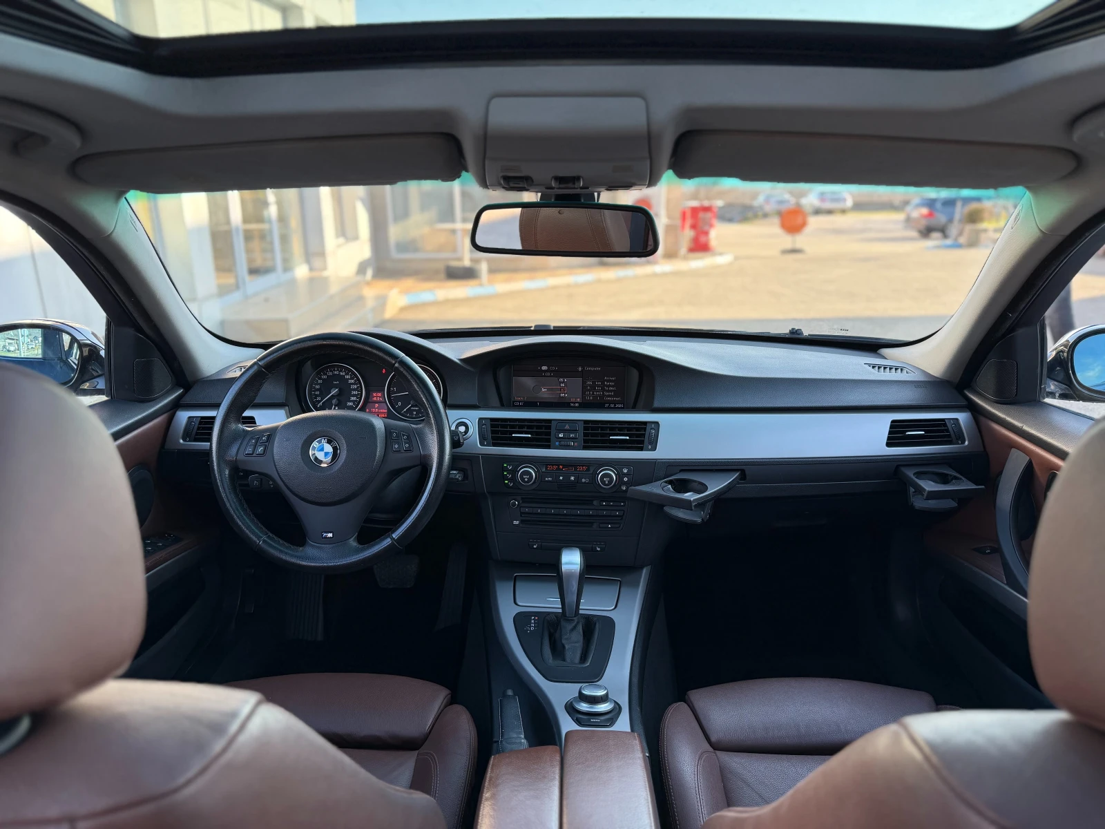 BMW 335 M Pack/Panorama, снимка 14 - Автомобили и джипове - 53782042