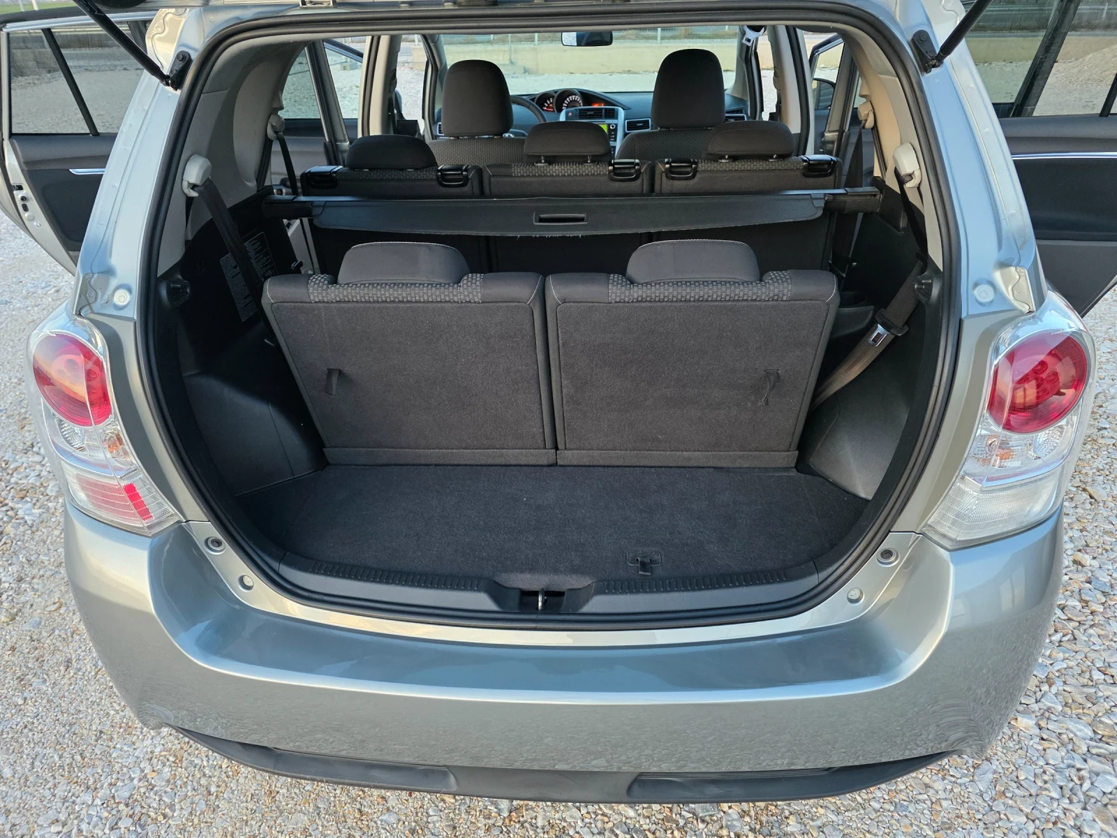 Toyota Verso 2.0 D4D FaceLift Navi Камера 7-местна, снимка 11 - Автомобили и джипове - 53808352