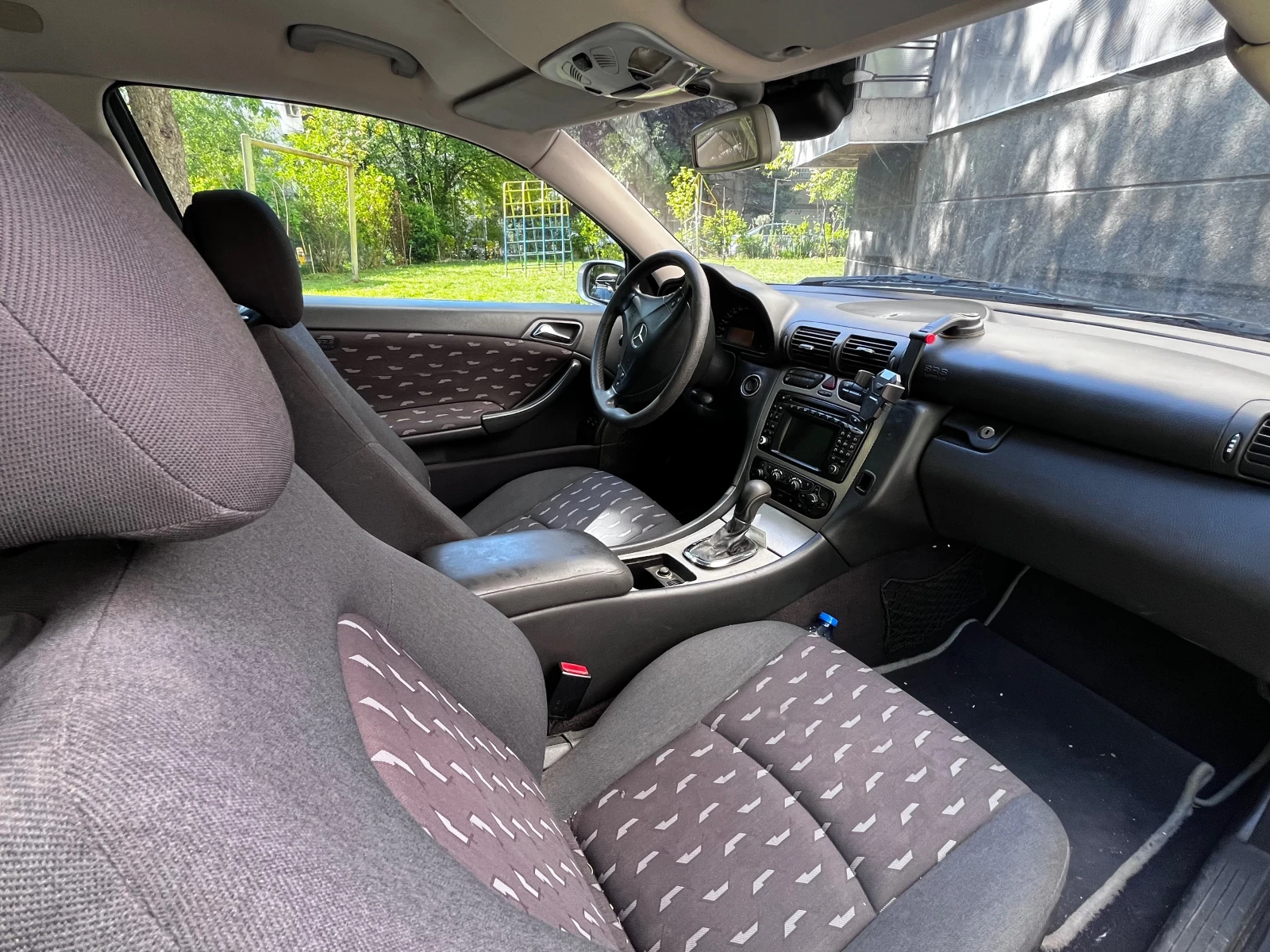 Mercedes-Benz C 220, снимка 4 - Автомобили и джипове - 54486673