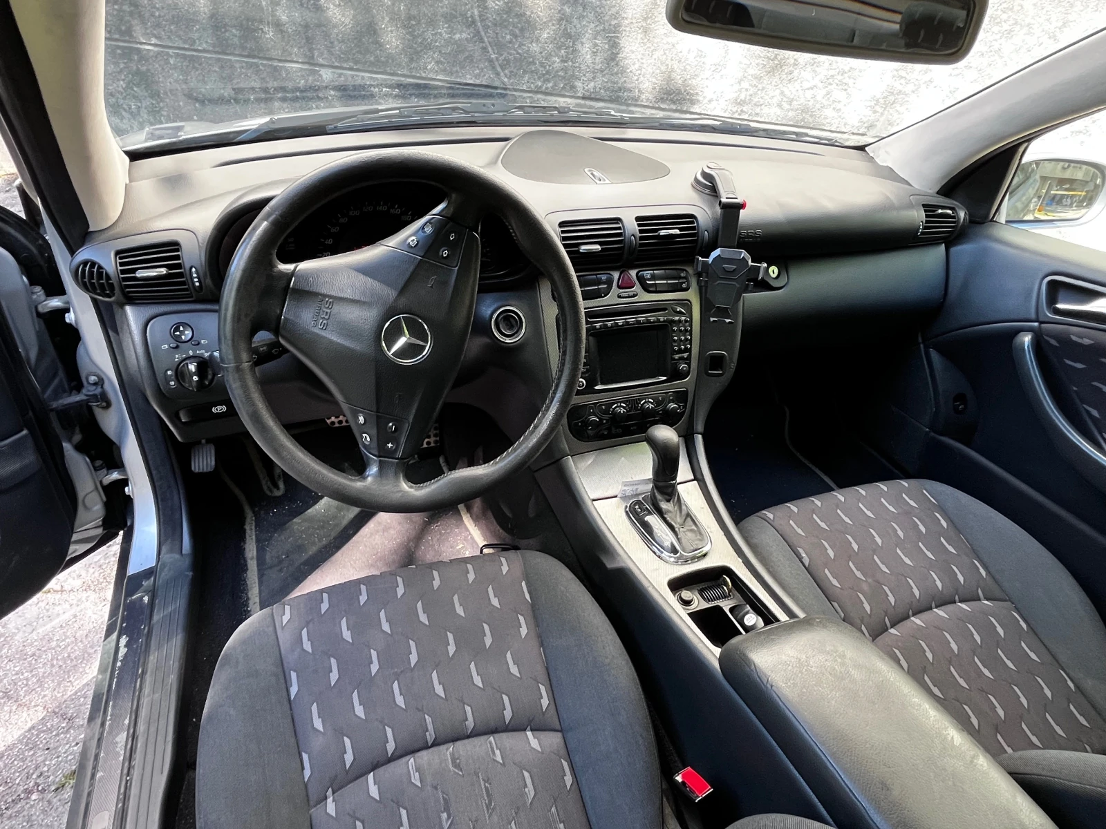 Mercedes-Benz C 220, снимка 9 - Автомобили и джипове - 54486673